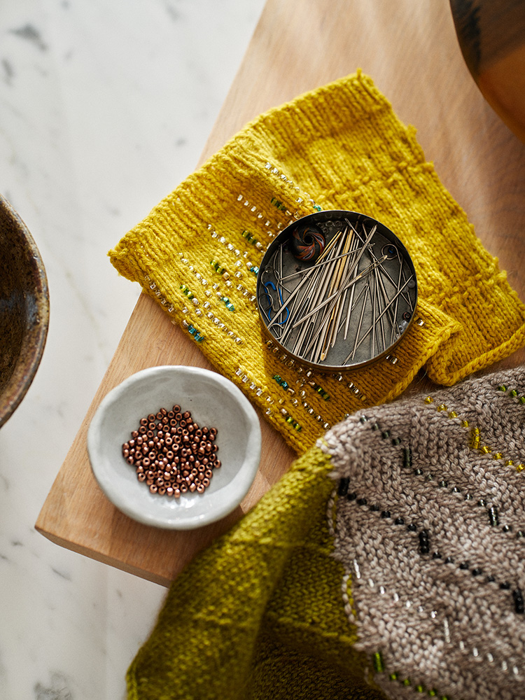LAINE | Boek | Beaded Colourwork: A Modern Approach to Knitting with Beads - English - Afbeelding 2